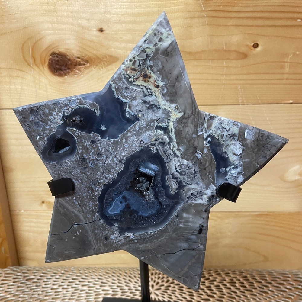NATURAL VOLCANO AGATE STAR🤩 5”, 10”tall W/ stand- 2.8 LBS- Strong UV reaction
